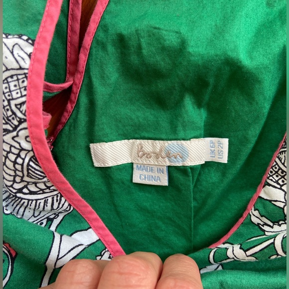Boden Dress size 2p vibrant Kelly green with pink lining. Worn once for an event - Picture 3 of 4